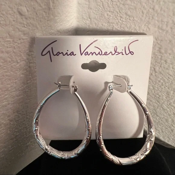 “NEW” GLORIA VANDERBILT EARRINGS - Picture 4 of 4
